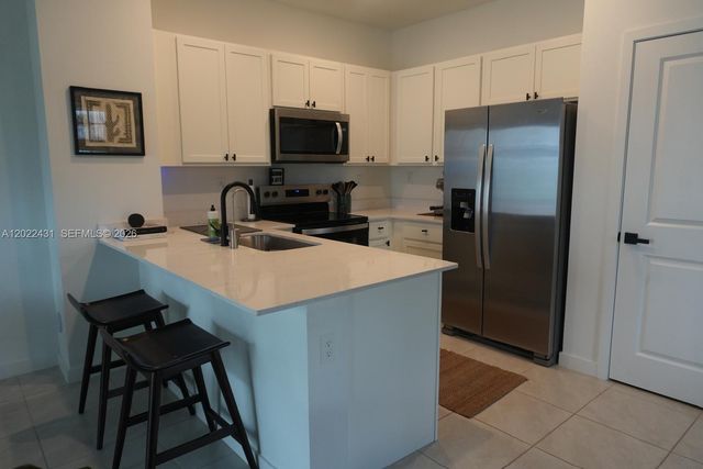 696 NW 6th St, Florida City, FL 33034