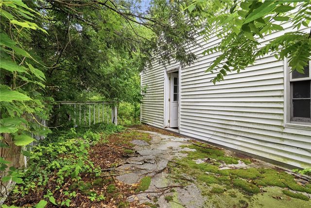 93 Adams Dr, Upper St Clair, PA 15241