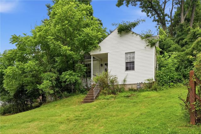 93 Adams Dr, Upper St Clair, PA 15241