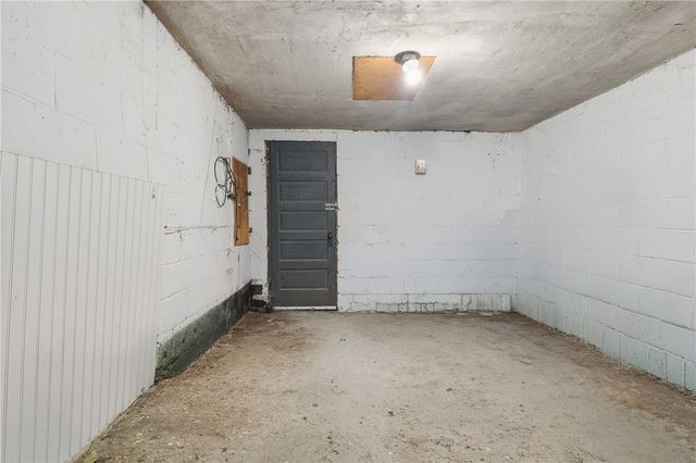 93 Adams Dr, Upper St Clair, PA 15241