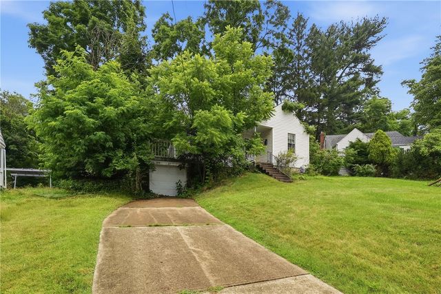 93 Adams Dr, Upper St Clair, PA 15241