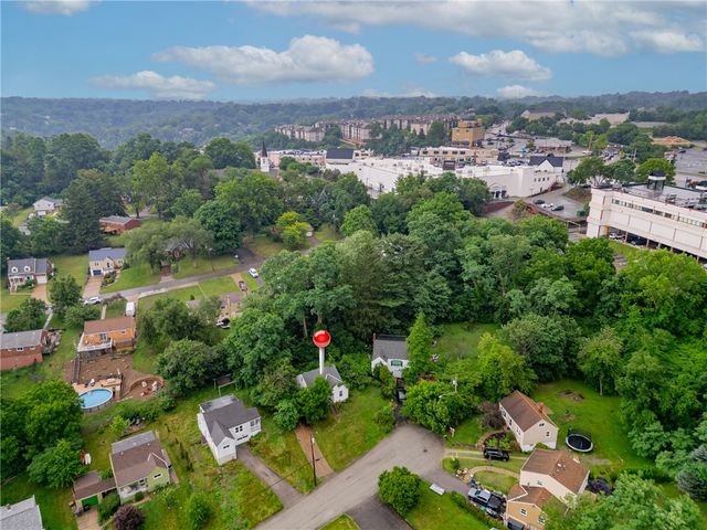 93 Adams Dr, Upper St Clair, PA 15241
