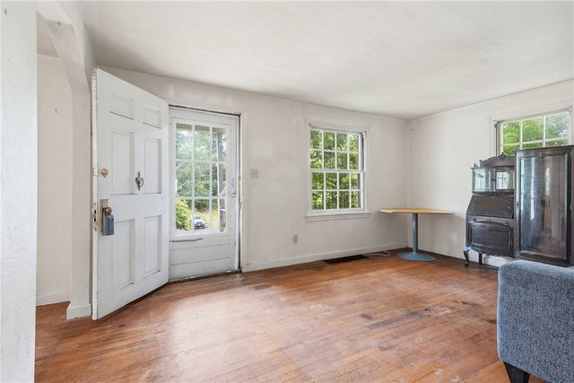93 Adams Dr, Upper St Clair, PA 15241