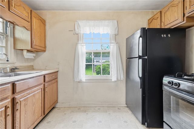 93 Adams Dr, Upper St Clair, PA 15241