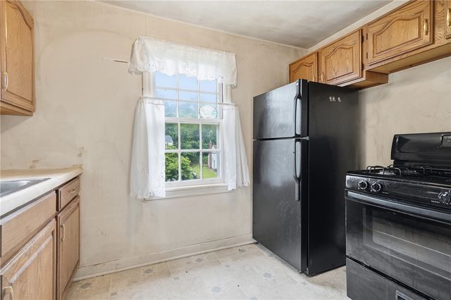93 Adams Dr, Upper St Clair, PA 15241