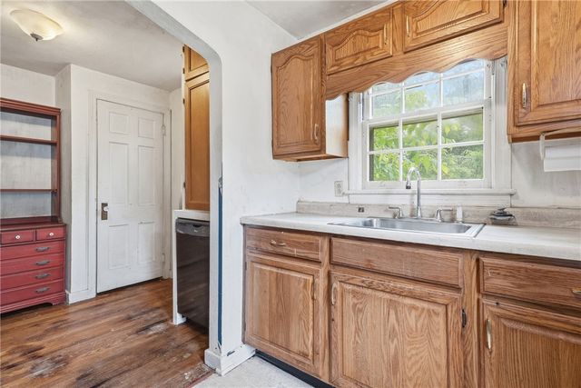 93 Adams Dr, Upper St Clair, PA 15241