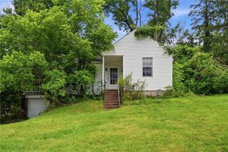 93 Adams Dr, Upper St Clair, PA 15241