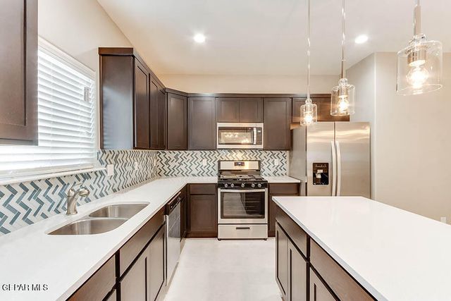 111 Madrid Street, Santa Teresa, NM 88008