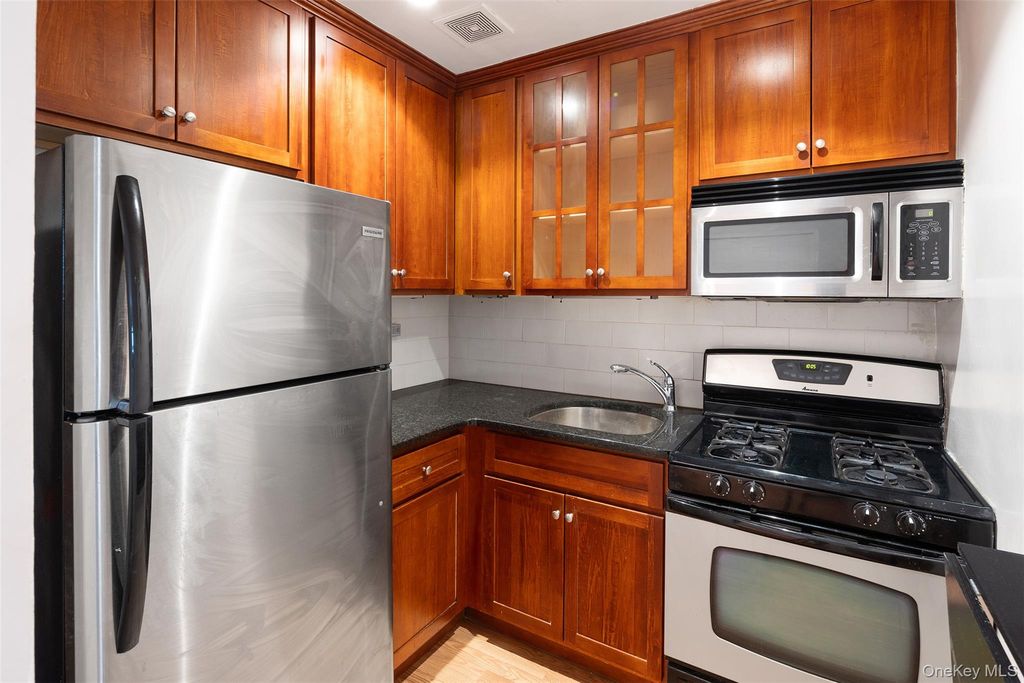 495 E 7th Street 1J, Brooklyn, NY 11218 — photo 3