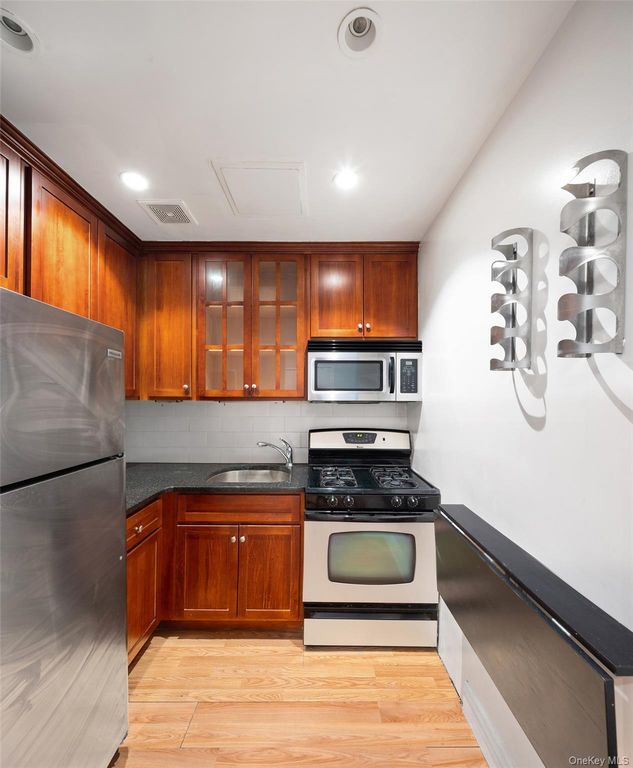 495 E 7th Street 1J, Brooklyn, NY 11218 — photo 4