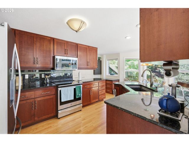 721 BROOKSIDE Dr, Eugene, OR 97405