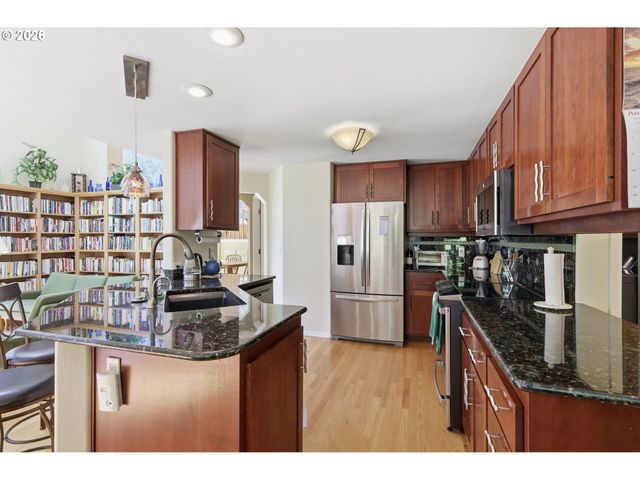 721 BROOKSIDE Dr, Eugene, OR 97405