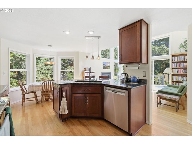 721 BROOKSIDE Dr, Eugene, OR 97405