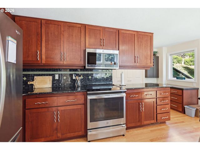 721 BROOKSIDE Dr, Eugene, OR 97405