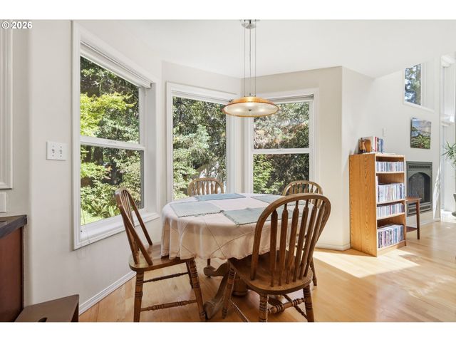 721 BROOKSIDE Dr, Eugene, OR 97405