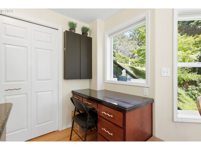 721 BROOKSIDE Dr, Eugene, OR 97405