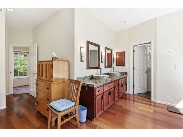 721 BROOKSIDE Dr, Eugene, OR 97405