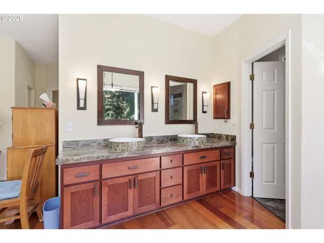 721 BROOKSIDE Dr, Eugene, OR 97405