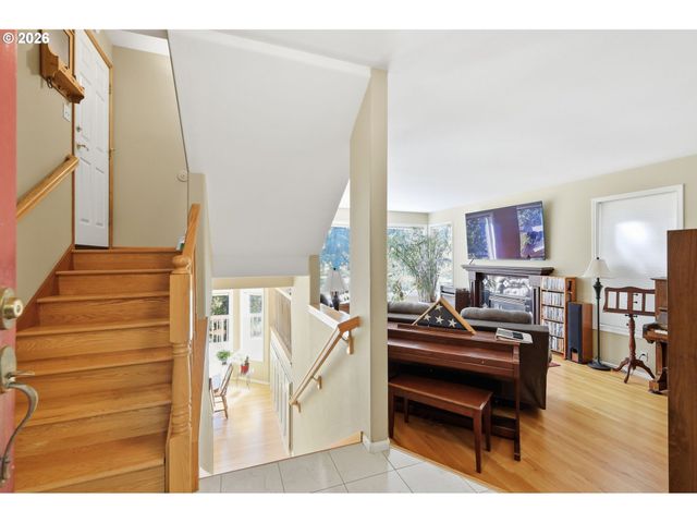 721 BROOKSIDE Dr, Eugene, OR 97405