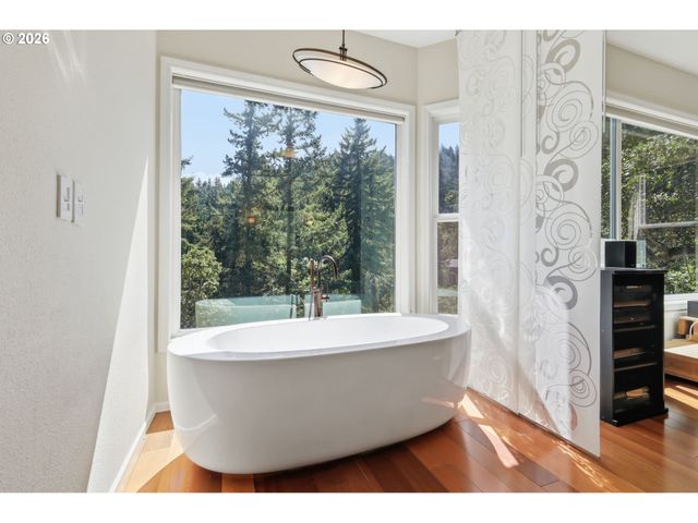 721 BROOKSIDE Dr, Eugene, OR 97405