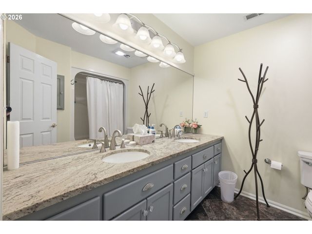 721 BROOKSIDE Dr, Eugene, OR 97405
