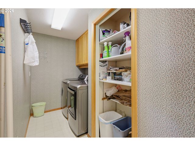 721 BROOKSIDE Dr, Eugene, OR 97405