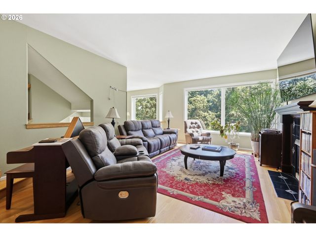 721 BROOKSIDE Dr, Eugene, OR 97405