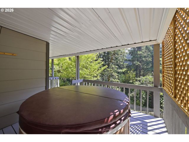 721 BROOKSIDE Dr, Eugene, OR 97405