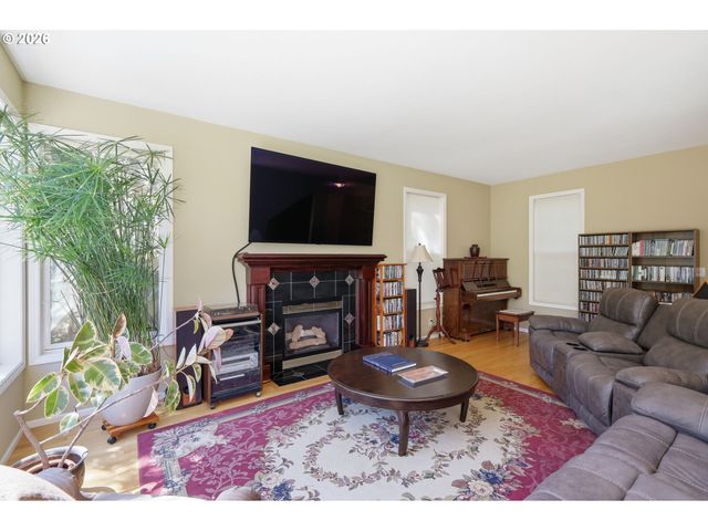 721 BROOKSIDE Dr, Eugene, OR 97405