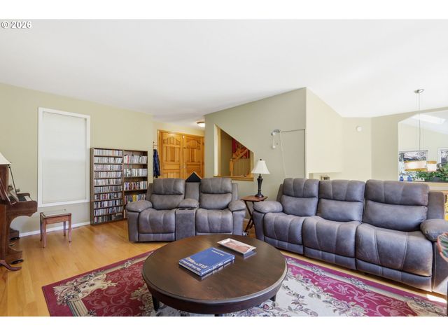 721 BROOKSIDE Dr, Eugene, OR 97405