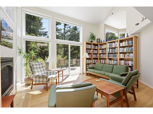 721 BROOKSIDE Dr, Eugene, OR 97405