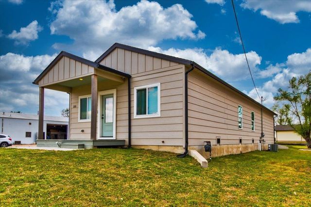215 S Commercial Ave, Sedgwick, KS 67135