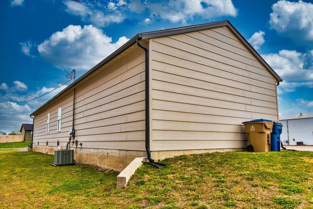 215 S Commercial Ave, Sedgwick, KS 67135