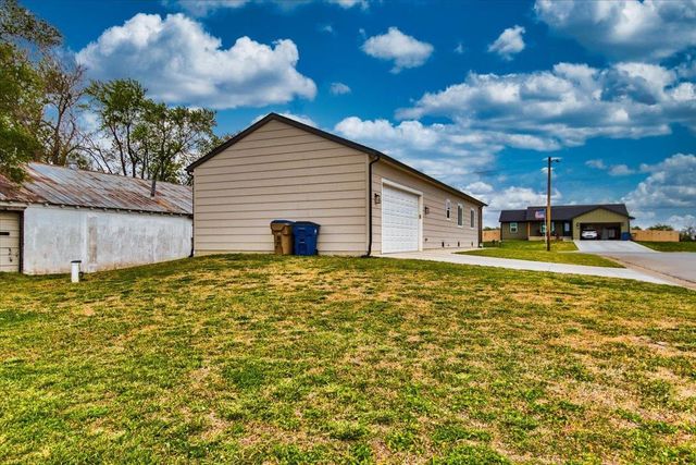 215 S Commercial Ave, Sedgwick, KS 67135