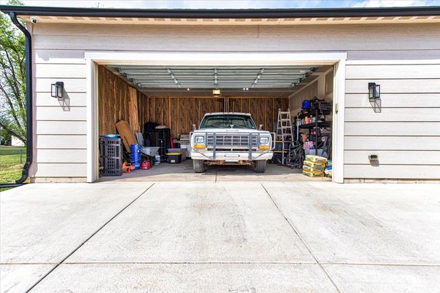 215 S Commercial Ave, Sedgwick, KS 67135