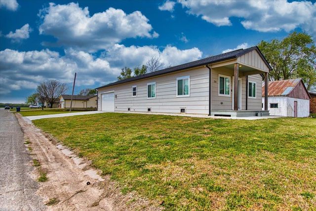 215 S Commercial Ave, Sedgwick, KS 67135