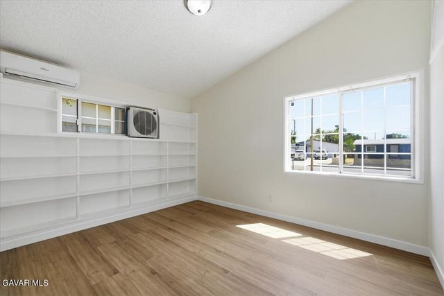 44043 Heaton Avenue, Lancaster, CA 93534