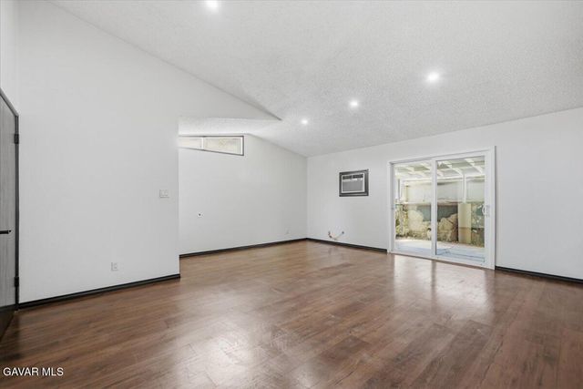 44043 Heaton Avenue, Lancaster, CA 93534