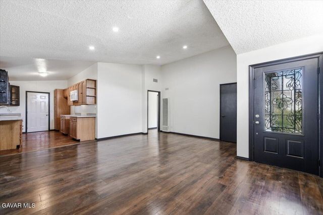 44043 Heaton Avenue, Lancaster, CA 93534