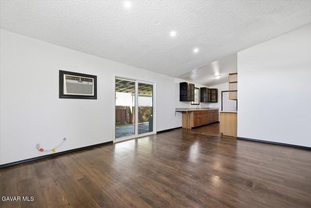 44043 Heaton Avenue, Lancaster, CA 93534