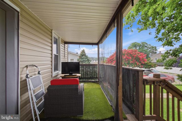 1742 LESLIE RD, Dundalk, MD 21222