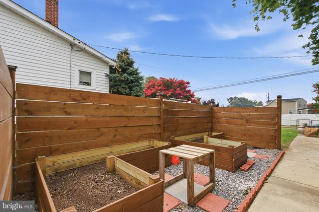 1742 LESLIE RD, Dundalk, MD 21222