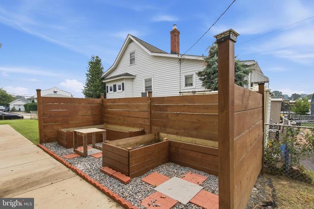 1742 LESLIE RD, Dundalk, MD 21222