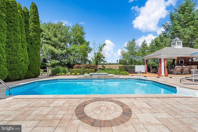 61 CLIFFWOOD DR, Allentown, NJ 08501