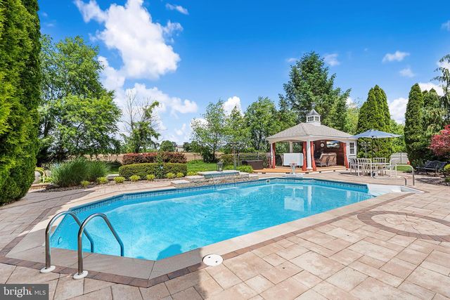 61 CLIFFWOOD DR, Allentown, NJ 08501