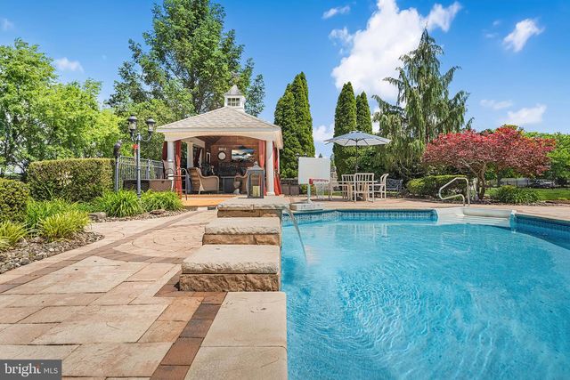 61 CLIFFWOOD DR, Allentown, NJ 08501