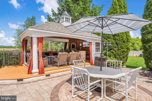 61 CLIFFWOOD DR, Allentown, NJ 08501