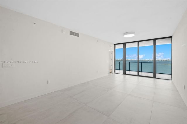 700 NE 24 1406, Miami, FL 33137