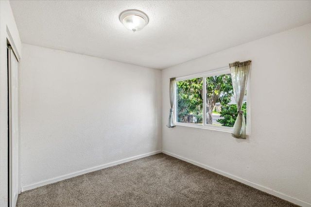 572 Pedersen Rd, Oakdale, CA 95361