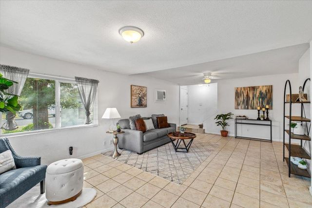 572 Pedersen Rd, Oakdale, CA 95361